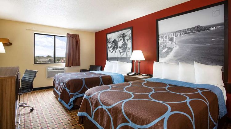 Super 8 Chester/Richmond Area Room