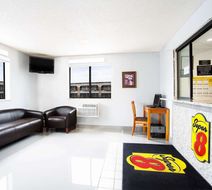 Super 8 Chester/Richmond Area Lobby