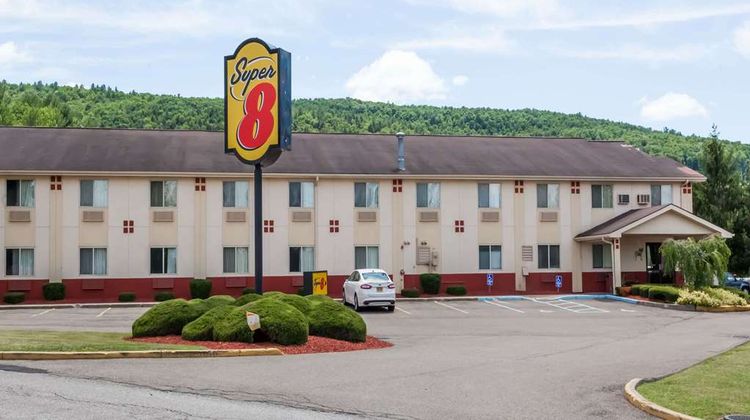 Super 8 Sidney Exterior