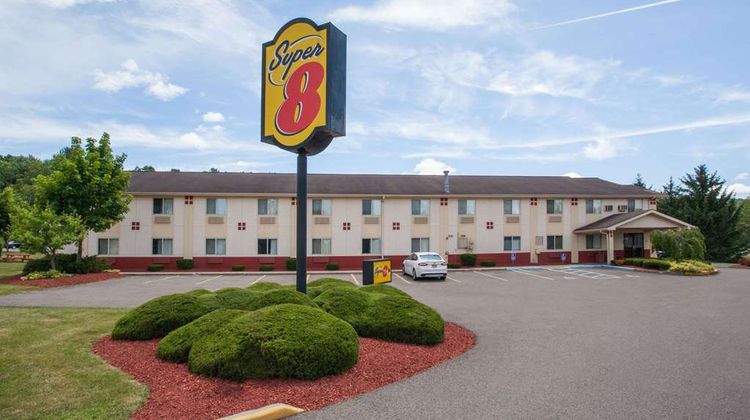 Super 8 Sidney Exterior