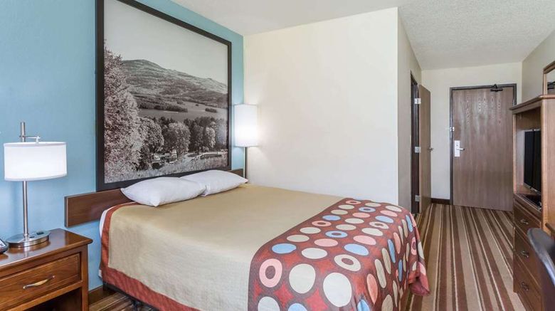 <b>Super 8 Danville Room</b>. Images powered by <a href="https://iceportal.shijigroup.com/" title="IcePortal" target="_blank">IcePortal</a>.