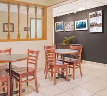 Super 8 Appomattox Lobby