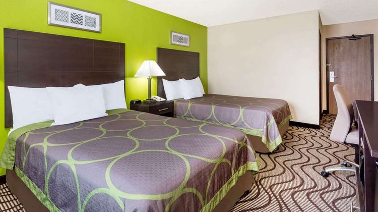 Super 8 Tappahannock Room