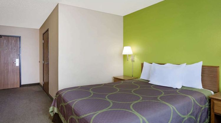 Super 8 Tappahannock Room