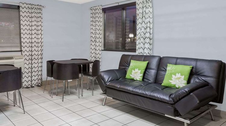 Super 8 Tappahannock Lobby