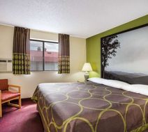 Super 8 Salem Room