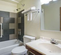 Super 8 Salem Room