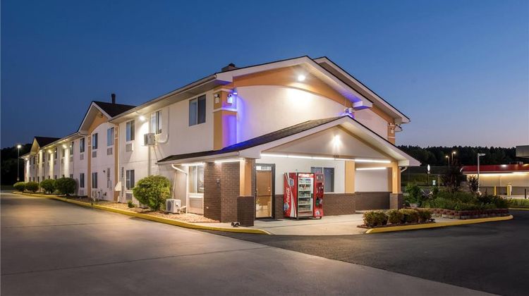 Super 8 Franklin Exterior