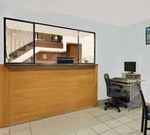 Super 8 Waynesboro Lobby