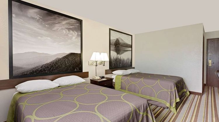 Super 8 Waynesboro Room