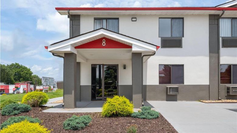 Super 8  Farmville Exterior. Images powered by <a href="https://iceportal.shijigroup.com" target="_blank" rel="noopener">Ice Portal</a>.