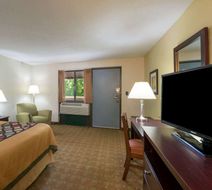 Super 8 White River Junction Room