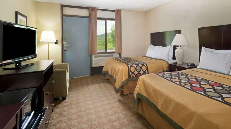 Super 8 White River Junction Room