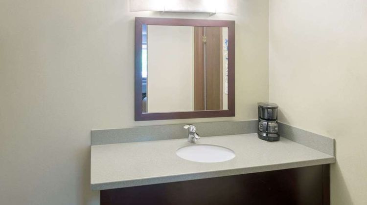 Super 8 White River Junction Room