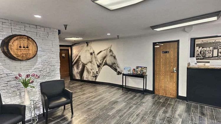 Super 8 Georgetown Lobby