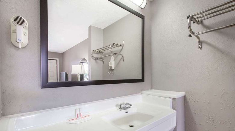 <b>Super 8 Wytheville Room</b>. Images powered by <a href="https://iceportal.shijigroup.com/" title="IcePortal" target="_blank">IcePortal</a>.