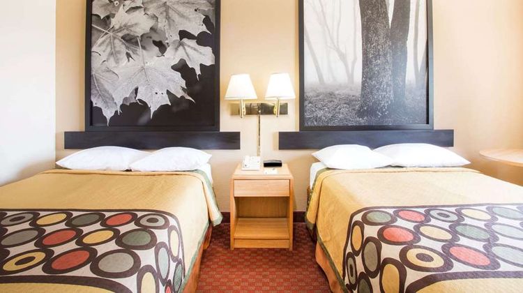 Super 8 Lexington Room