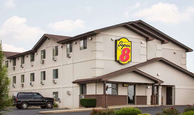 Super 8 Lexington Exterior