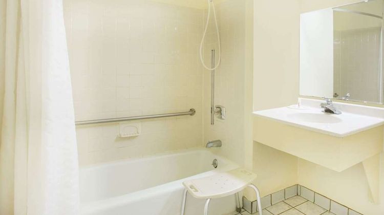 Super 8 Lexington Room