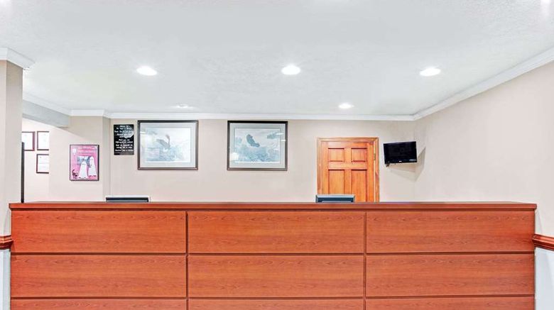 <b>Super 8 Williamsburg/Historic Area Lobby</b>. Images powered by <a href="https://iceportal.shijigroup.com/" title="IcePortal" target="_blank">IcePortal</a>.