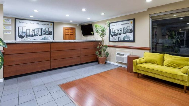 Super 8 Williamsburg/Historic Area Lobby