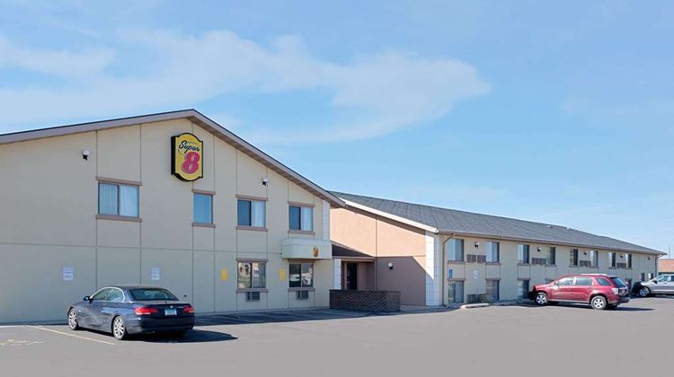 Super 8 Marshall Exterior