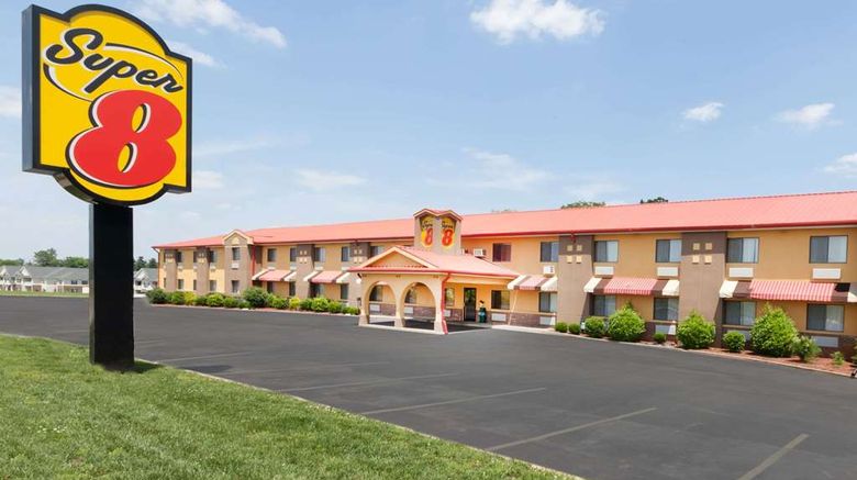 Super 8 Bowling Green Exterior. Images powered by <a href="https://iceportal.shijigroup.com" target="_blank" rel="noopener">Ice Portal</a>.