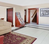 Super 8 Bowling Green Lobby