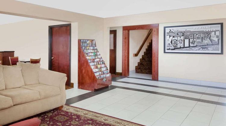 Super 8 Bowling Green Lobby