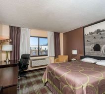 Super 8 Campbellsville Room