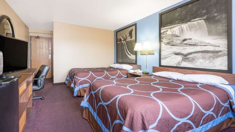 Super 8 Corbin/London Room