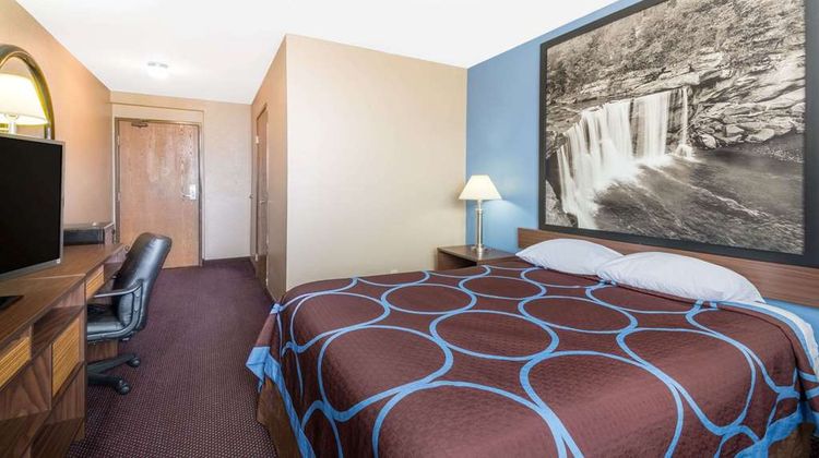 Super 8 Corbin/London Room