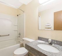 Super 8 Corbin/London Room