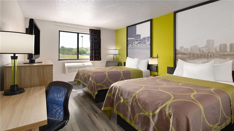 Super 8 South Boston VA Room