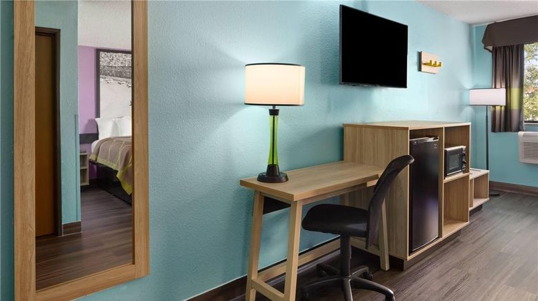 <b>Super 8 South Boston VA Room</b>. Images powered by <a href="https://iceportal.shijigroup.com/" title="IcePortal" target="_blank">IcePortal</a>.