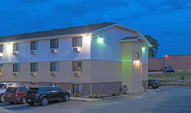 Super 8 Omaha NE Exterior