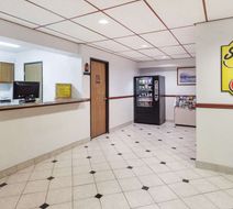 Super 8 Winchester Lobby