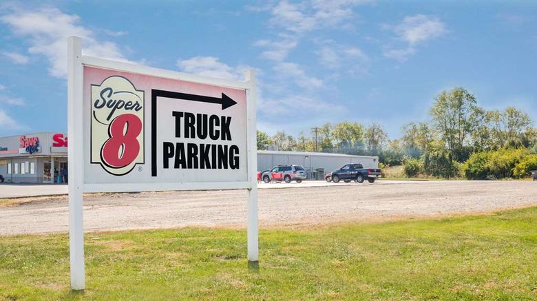 Super 8 Maysville Exterior. Images powered by <a href="https://iceportal.shijigroup.com" target="_blank" rel="noopener">Ice Portal</a>.