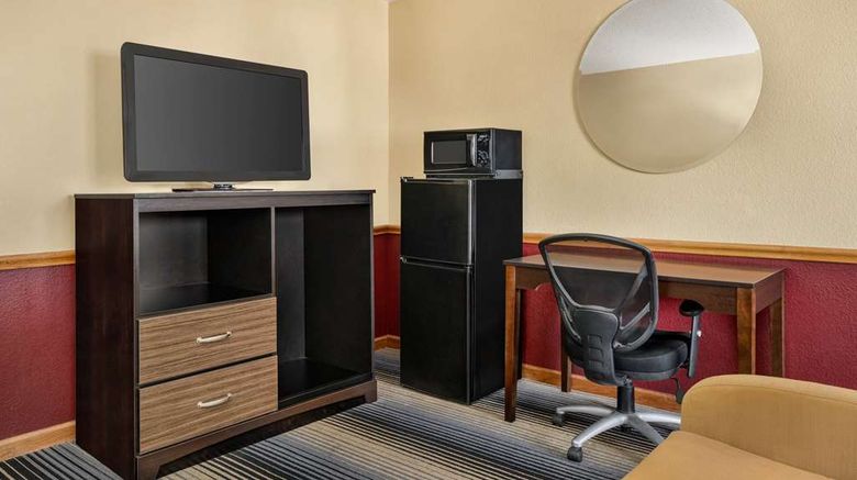 <b>Super 8 Maysville Suite</b>. Images powered by <a href="https://iceportal.shijigroup.com/" title="IcePortal" target="_blank">IcePortal</a>.