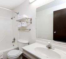 Super 8 Norfolk Room