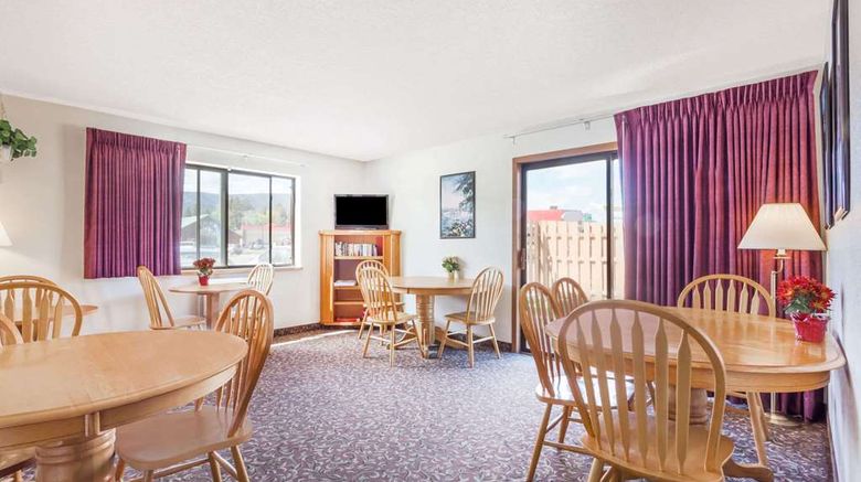 <b>Super 8 by Wyndham Livingston Other</b>. Images powered by <a href="https://iceportal.shijigroup.com/" title="IcePortal" target="_blank">IcePortal</a>.
