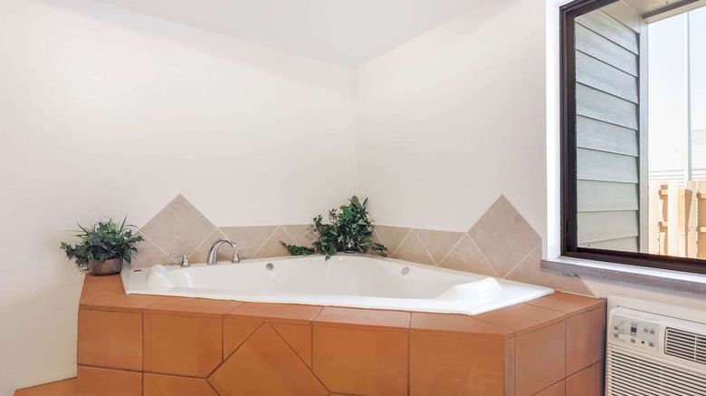<b>Super 8 by Wyndham Livingston Suite</b>. Images powered by <a href="https://iceportal.shijigroup.com/" title="IcePortal" target="_blank">IcePortal</a>.