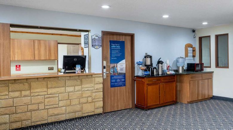 <b>Super 8 by Wyndham Livingston Lobby</b>. Images powered by <a href="https://iceportal.shijigroup.com/" title="IcePortal" target="_blank">IcePortal</a>.