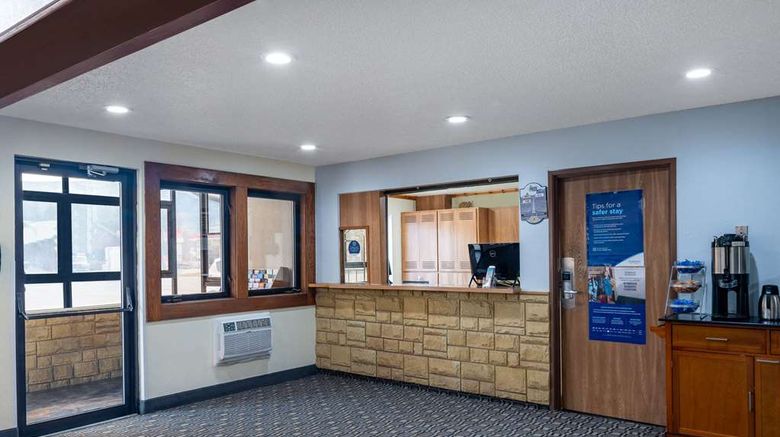 <b>Super 8 by Wyndham Livingston Lobby</b>. Images powered by <a href="https://iceportal.shijigroup.com/" title="IcePortal" target="_blank">IcePortal</a>.