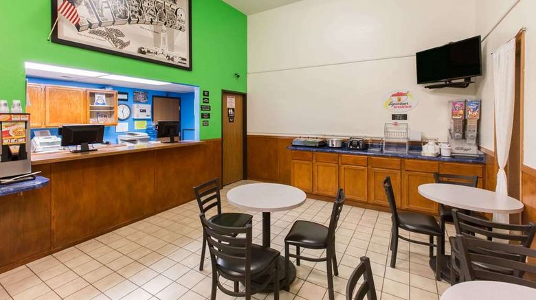 <b>Super 8 Wayne Lobby</b>. Images powered by <a href="https://iceportal.shijigroup.com/" title="IcePortal" target="_blank">IcePortal</a>.