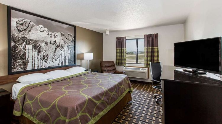 Super 8 Wayne Room