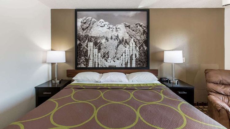 Super 8 Wayne Room