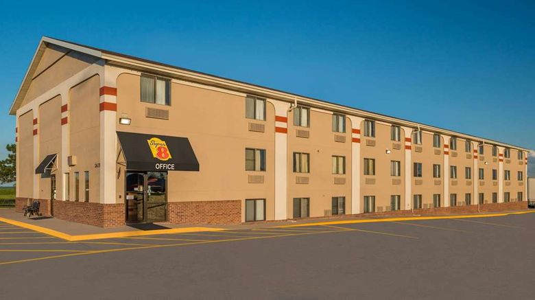 Super 8 Lincoln West Exterior. Images powered by <a href="https://iceportal.shijigroup.com" target="_blank" rel="noopener">Ice Portal</a>.