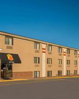 Super 8 Lincoln West