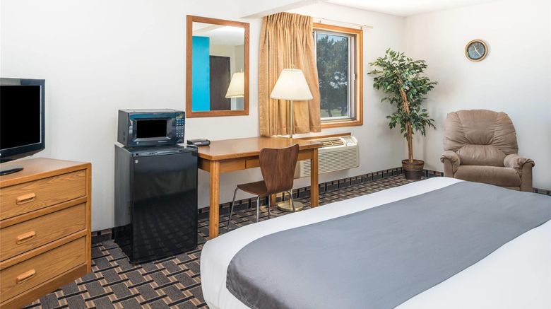 <b>Super 8 Lincoln West Room</b>. Images powered by <a href="https://iceportal.shijigroup.com/" title="IcePortal" target="_blank">IcePortal</a>.